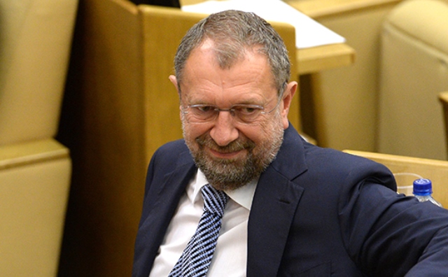 Суд Испании санкционировал арест 12 российских граждан
